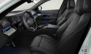 BMW Seria 5 G90-91 Touring 2.0 520d 197KM 2024 BMW 520 M Pakiet,M Pro,HAK, KeyLess, IconicGlow, S, zdjęcie 9