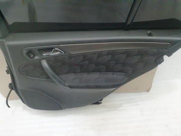 DVEŘE KOMPLETNÍ PRAVÝ ZADNÍ MERCEDES W203 SEDAN