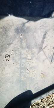 VW Passat B5 Skoda Superb Накладка пола задняя, ​​балка подвески 8E0825215A