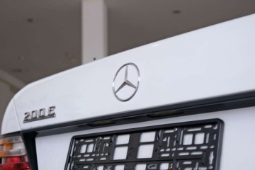 Mercedes W124 Sedan 2.0 118KM 1991 Mercedes-Benz W124 (1984-1993) 2.0 Benzyna 118KM, zdjęcie 10