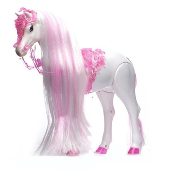 ЛОШАДЬ ЛЕДЯНОЙ ПРИНЦЕССЫ ХОДИТ И ИЗДАЕТ ЗВУКИ