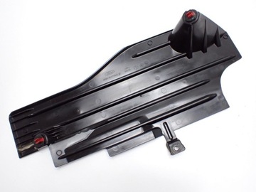 НАКЛАДКА ШАССИ ЗАДНЯЯ ЛЕВАЯ ОРИГИНАЛ FORD FOCUS MK3 III 18R