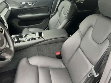 Volvo V60 II  2025 VOLVO V60 T6 AWD Plug-In Hybrid Plus Dark Combi (398 KM) 2025, zdjęcie 8