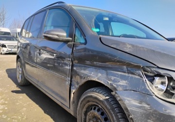 Volkswagen Touran II 1.6 TDI 105KM 2012 Volkswagen Touran 2012r, 1.6 TDI. Lekko przetarte boki. Jezdzi. 1.6 Diesel, zdjęcie 24