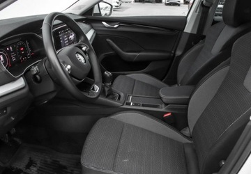 Skoda Octavia IV Scout 1.5 TSI ACT 150KM 2024 Skoda Octavia 1.5 TSI 150KM Selection Reflektory LED Tempomat Podgrzewane, zdjęcie 9