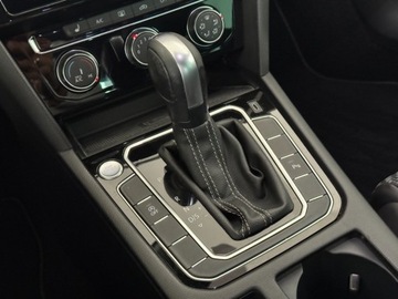 Volkswagen Passat B8 Limousine Facelifting 2.0 TDI SCR 150KM 2020 Volkswagen Passat 2.0TDI 150KM DSG R-Line Virtual LIFT Full LED VAT23 SSU, zdjęcie 28