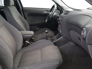 Alfa Romeo 147 Hatchback 1.6 i 16V T.Spark 120KM 2002 Alfa Romeo 147 1.6 16V T.SPARK, Klima, zdjęcie 8