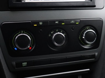 Skoda Octavia II Hatchback 1.6 MPI 102KM 2011 Skoda Octavia 1.6, Salon Polska, GAZ, Klima, zdjęcie 17