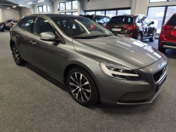 Volvo V40 II Hatchback Facelifting 2.0 D2 120KM 2019 Volvo V40 2.0, 120 KM, Automat, Nawi, Kamera,, zdjęcie 2
