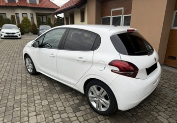 Peugeot 208 I Hatchback 5d Facelifting 1.2 PureTech 82KM 2017 Peugeot 208 1,2 82KM Klimatyzacja 1.2 Benzyna 82KM, zdjęcie 8