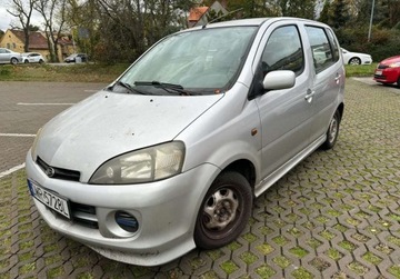 Daihatsu YRV 1.3 i 16V 87KM 2002 Daihatsu YRV 1.3 Benzyna 2002 r Okazja 1.3 Benzyna 87KM