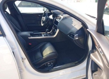 Jaguar XE 2020 Jaguar XE 2020, 2.0L, 4x4, R-DYNAMIC S, od ubezpieczalni, zdjęcie 9