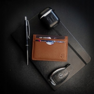 МАЛЕНЬКИЙ ПРОТИВОКРАЖНЫЙ ЧЕХОЛ для кредитных карт Slim