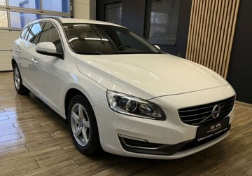 Volvo V60 I Kombi Facelifting 2.0 D4 DRIVE-E 181KM 2014 Volvo V60 2.0 D4 181KM manual gwarancja kam..., zdjęcie 2