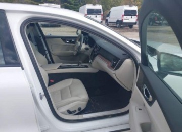 Volvo S60 III 2022 Volvo S60 2022, 2.0L, 4x4, B5 MOMENTUM, od ubezpieczalni 2.0 Benzyna 247KM, zdjęcie 9