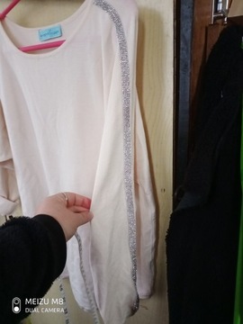 Свитер в виде летучей мыши со стразами