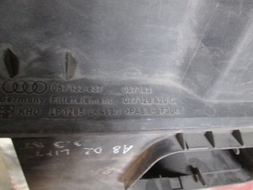 AUDI A8 D2 3.3 057133837A POUZDRO FILTRU VZDUCHU