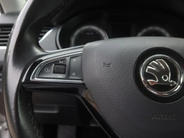 Skoda Octavia III Liftback Facelifting 1.5 TSI ACT 150KM 2019 Skoda Octavia 1.5 TSI, Salon Polska, DSG, Klima, zdjęcie 15
