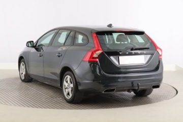Volvo V60 I Kombi Facelifting 2.0 D4 DRIVE-E 181KM 2014 Volvo V60 D4 2.0, 178 KM, Navi, Klima, zdjęcie 3
