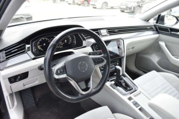 Volkswagen Passat B8 Variant Facelifting 1.5 TSI EVO 150KM 2022 Volkswagen Passat Variant SalonPL 1.5 TSI 150KM DSG Combi HAK Elegance pod, zdjęcie 8