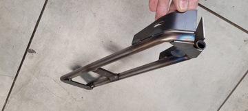 задняя часть мотоцикла, рама, ремонт багажника