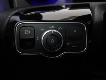 Mercedes Klasa A W177/V177 Hatchback Plug-In 1.3 250e 218KM 2020 Mercedes A 250 PHEV full LED navi skóra/alcantara, zdjęcie 37