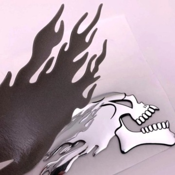 Серебряная наклейка 3D наклейки с пламенным черепом для мотоциклетного автомобильного шлема 1 шт.