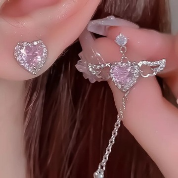 Женские металлические зажимы-бабочки золотого и серебряного цвета.