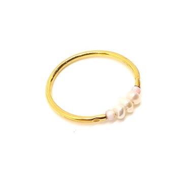 Złoty pierścionek z perłami i opalami perła hodowlana opal złoto 585