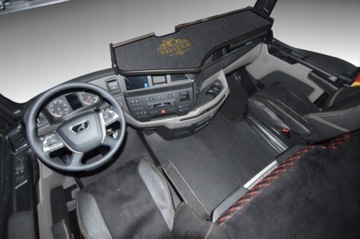 PÓŁKA PRESTIGE DUŻA Z SZUFLADĄ STOLIK MAN TGX 2021