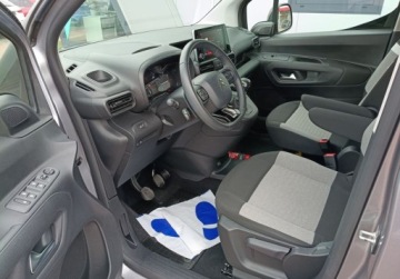 Citroen Berlingo III Osobowy M 1.2 PureTech 110KM 2023 Citroen Berlingo N1 Bogate wyposazenie Niski Przebieg 1.2 Benzyna 110KM, zdjęcie 9