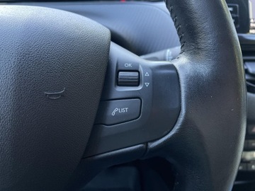 Peugeot 2008 I SUV Facelifting 1.2 PureTech 82KM 2018 Peugeot 2008 ! Nawigacja ! Tempomat ! Klimatyzacja, zdjęcie 15