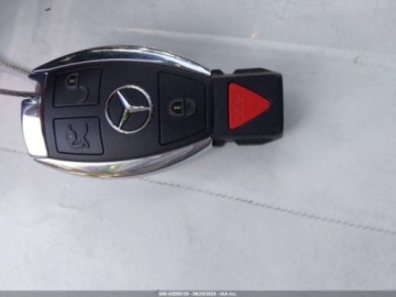 Mercedes Klasa C W205 2017 Mercedes-Benz Klasa C 2017 MERCEDES-BENZ C 300 2.0 Benzyna 241KM, zdjęcie 16