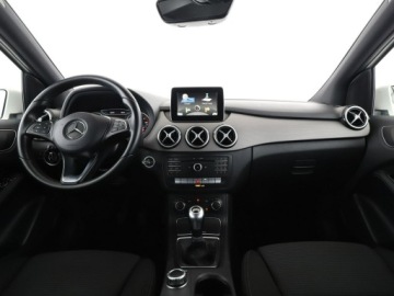 Mercedes Klasa B W246 Sports Tourer Facelifting 1.5 180 d BlueEFFICIENCY Edition 109KM 2017 Mercedes B 180 navi kamera i czujniki parkowania, zdjęcie 14