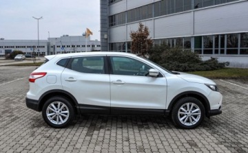 Nissan Qashqai II Crossover 1.2 DIG-T 115KM 2016 Nissan Qashqai Salon PL 114 tys. km Bezwypadkowy 2016 r. 1.2 Benzyna 115KM, zdjęcie 4
