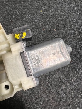 MOTOREK OKNO LEVÝ VW PASSAT B8 5Q4959801D