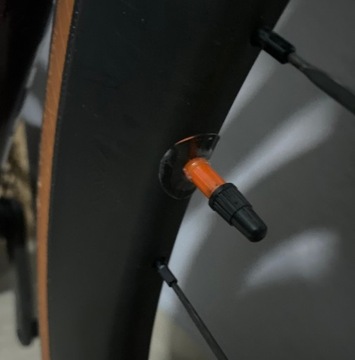 RISK 2x naklejka ochrona obręcz wentyl Presta