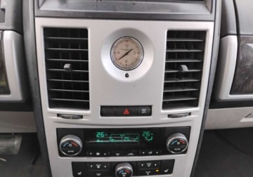 Chrysler Grand Voyager 2.8 CRD 163KM 2010 Chrysler Grand Voyager 2010r, 2.8 DIESEL. AUTOMAT. Uszkodzony tyl. Jezdzi, zdjęcie 25