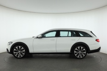Mercedes Klasa E W213 All-Terrain 2.0 220d 194KM 2017 Mercedes E E 220 d 4MATIC, 1. Właściciel, zdjęcie 2