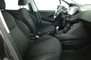 Peugeot 208 I Hatchback 5d Facelifting 1.2 PureTech 82KM 2017 Peugeot 208 1.2 PureTech, Salon Polska, zdjęcie 6