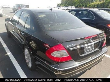 Mercedes Klasa E W211 2008 Mercedes-Benz Klasa E 550 2008 5.5 Benzyna 382KM, zdjęcie 2
