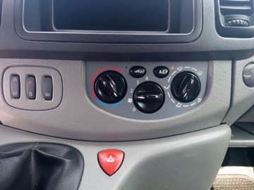 Opel Vivaro A Combi L1 2.0 CDTI 115KM 2013 Opel Vivaro Opel Vivaro 2.0 CDTI L1H1 Design Edition 2.0 Diesel 114KM, zdjęcie 10