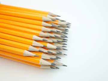 OŁÓWEK HB Z GUMKĄ ŻÓŁTY 50 SZTUK