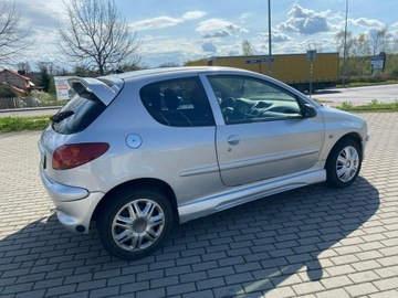 Peugeot 206 Hatchback 1.6 i 16V 109KM 2003 Peugeot 206 1.6 Benzyna + Lpg