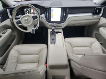 Volvo XC60 II Crossover T5 250KM 2018 Volvo XC 60 T5 2018 2.0l 2.0 Benzyna 250KM, zdjęcie 8