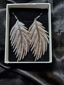 Kolczyki wiszące w kształcie liści w kolorze srebrnym