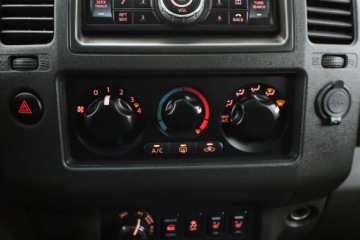 Nissan Navara IV 2015 Nissan Navara 2.5 DCi, 4X4, Klima, zdjęcie 15