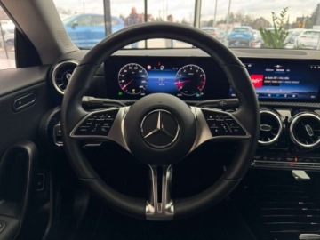 Mercedes CLA C118/X118 Coupe Facelifting 1.3 200 163KM 2024 Mercedes-Benz CLA 7G-DCT Kamera cofania CarPlayAndroid Auto LED FV23, zdjęcie 13