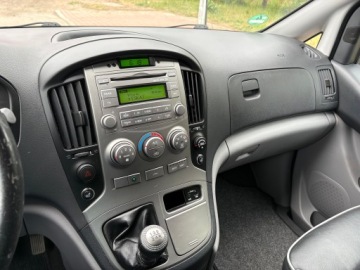 Hyundai H1 II Wagon 2.5 CRDi 170KM 2011 HYUNDAI H1 8-OSÓB KLIMA PARKTRONIC HAK SKÓRY GRZANE FOTELE WEBASTO, zdjęcie 20