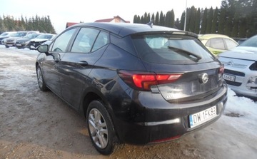 Opel Astra K Hatchback 5d 1.6 CDTI 110KM 2019 Opel Astra 2019r, 1.6 CDTI. Uszkodzony prawy przod. Jezdzi. VAT 23 1.6, zdjęcie 3